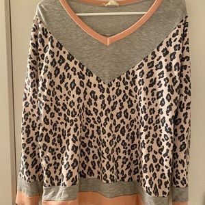 🌟$5 SALE🌟 Leopard print sweater